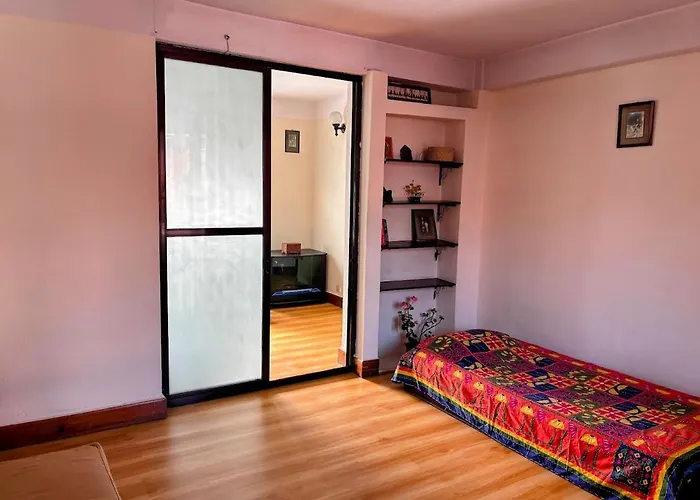 Cozy In Old Apartment *