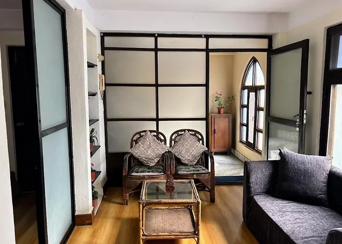 Cozy In Old Apartment *